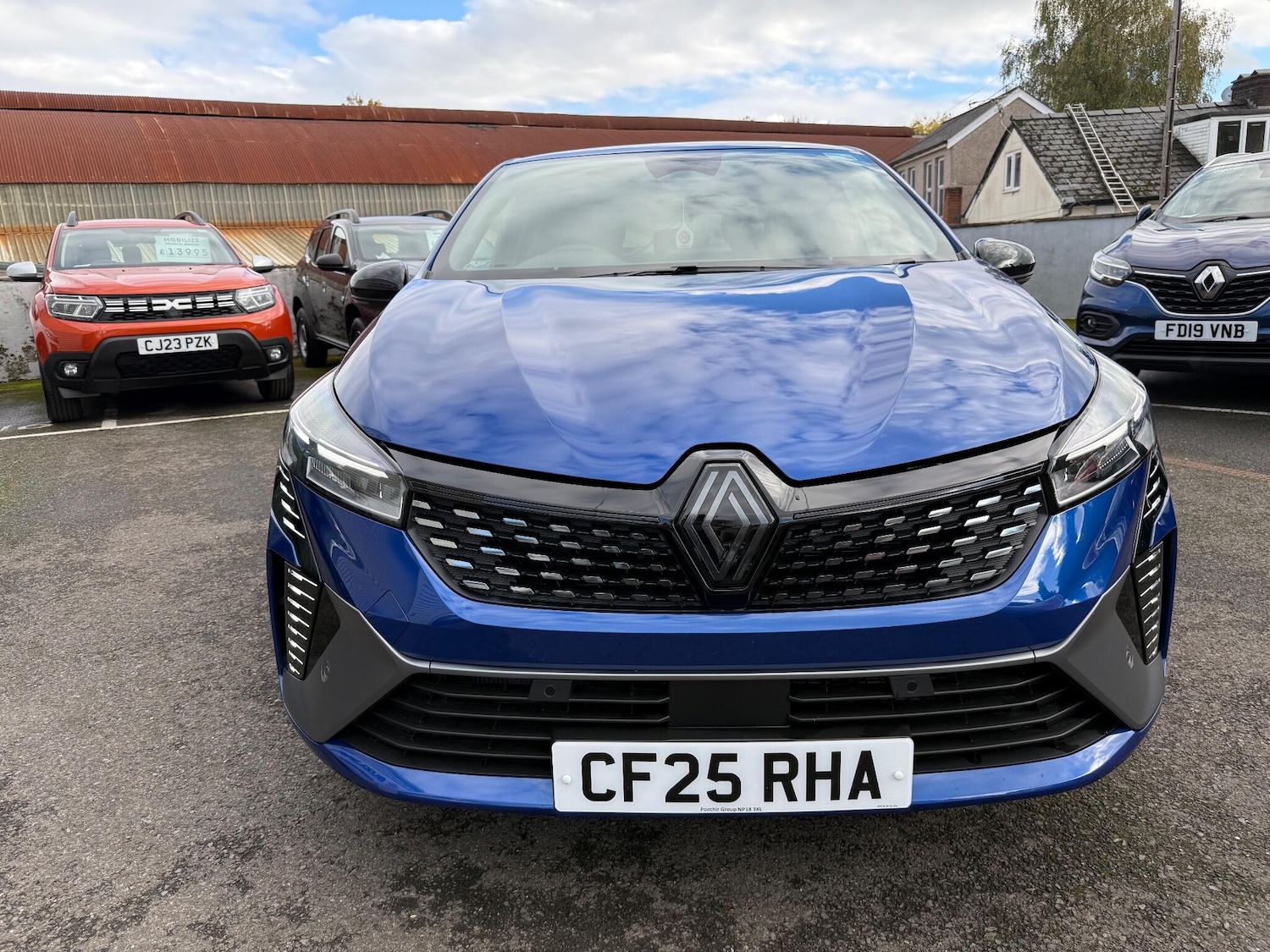 Used Renault Clio 2025 for sale - 76337742: Photo 2