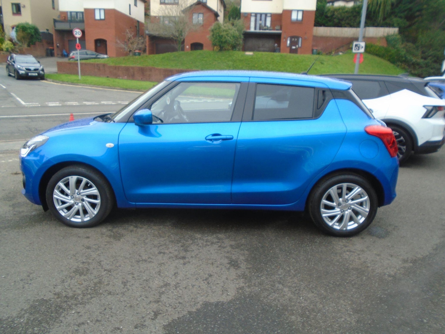 Used Suzuki Swift 2023 for sale - 76646321: Photo 4