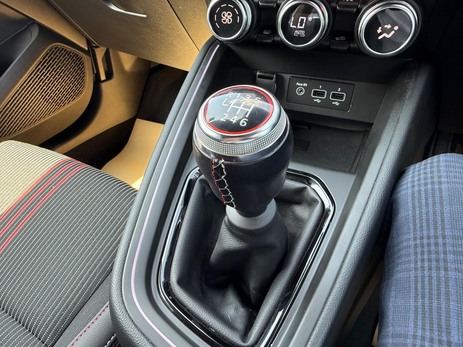 Used Renault Clio 2023 for sale - 76645488: Photo 12