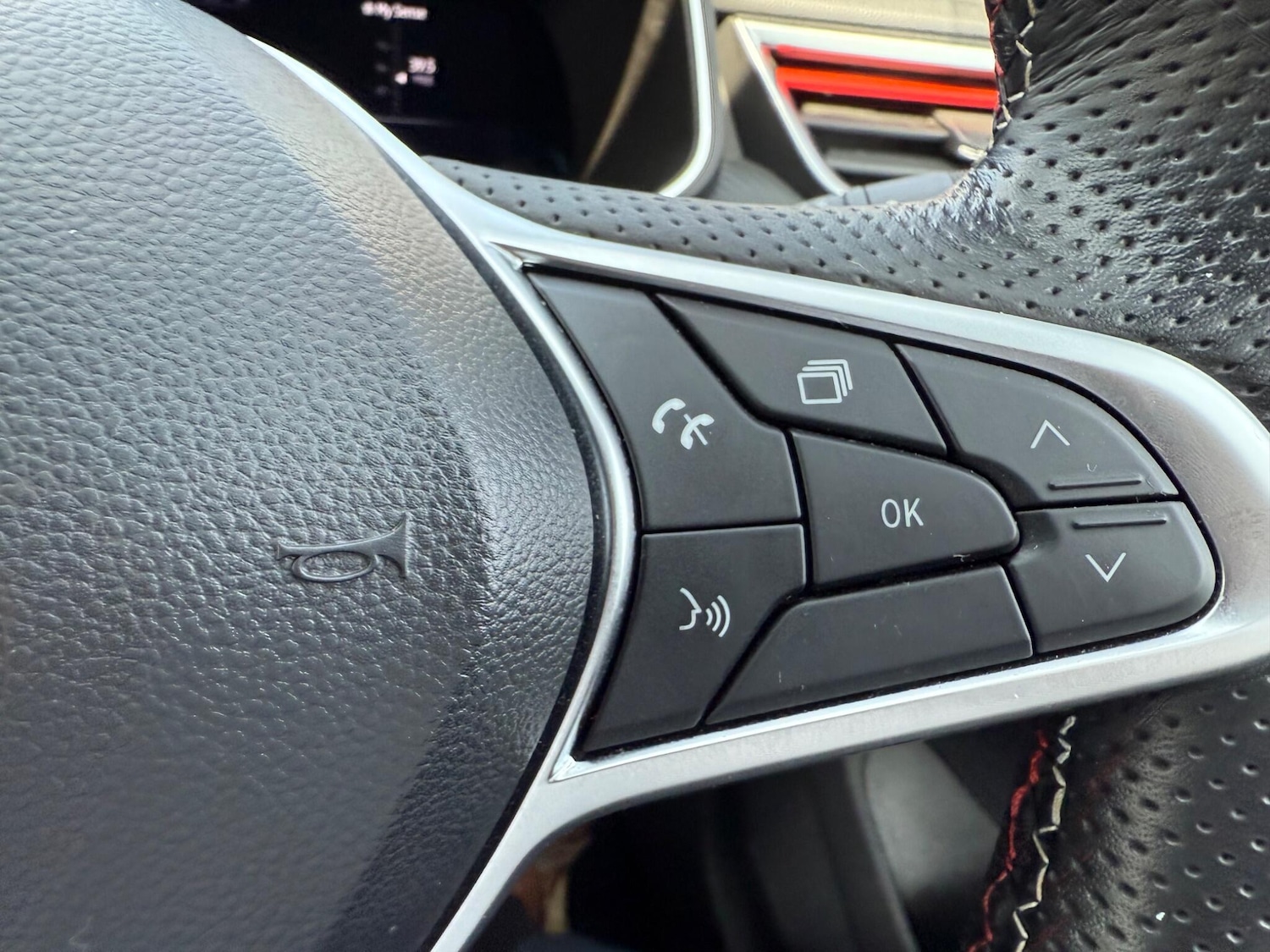 Used Renault Clio 2023 for sale - 76645488: Photo 16