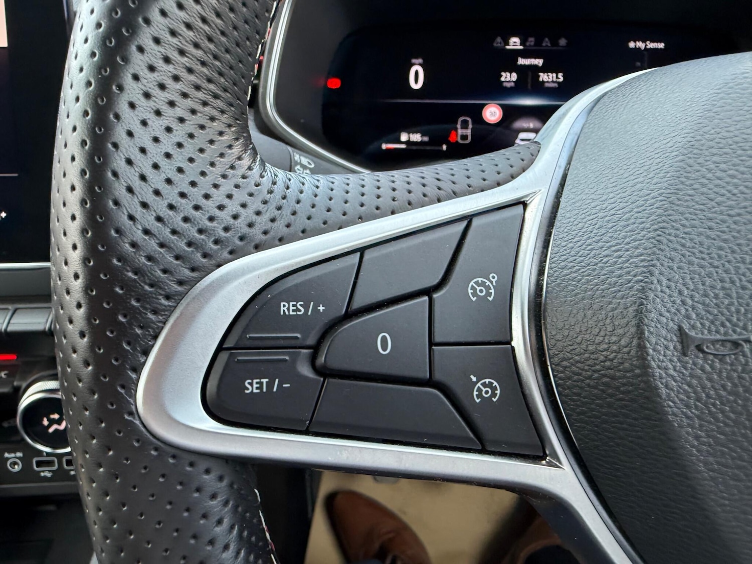 Used Renault Clio 2023 for sale - 76645488: Photo 17