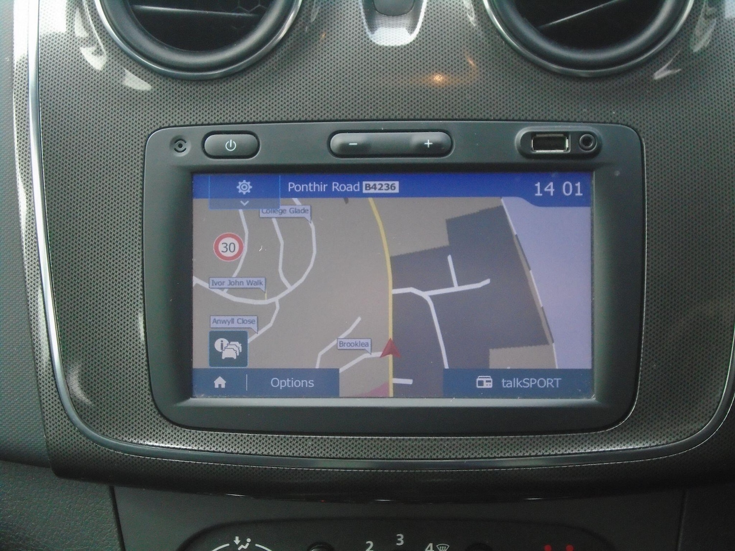 Used Dacia Sandero Stepway 2018 for sale - 76644648: Photo 38