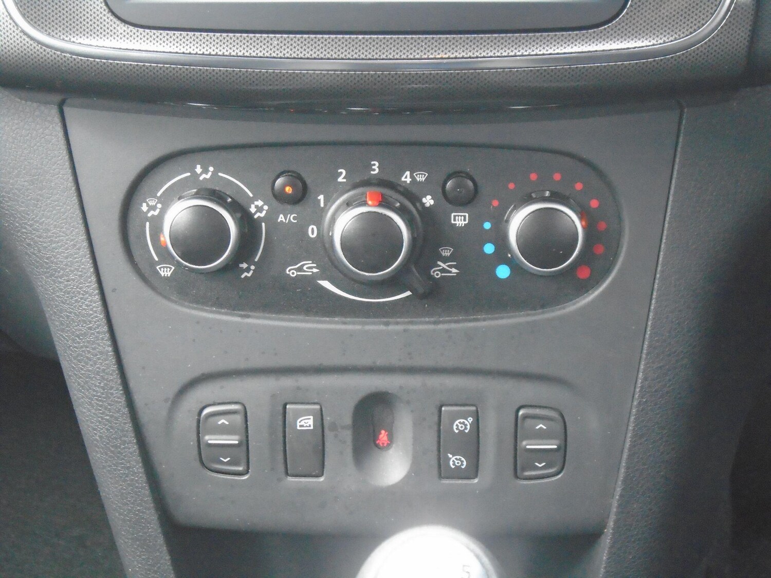 Used Dacia Sandero Stepway 2018 for sale - 76644648: Photo 41