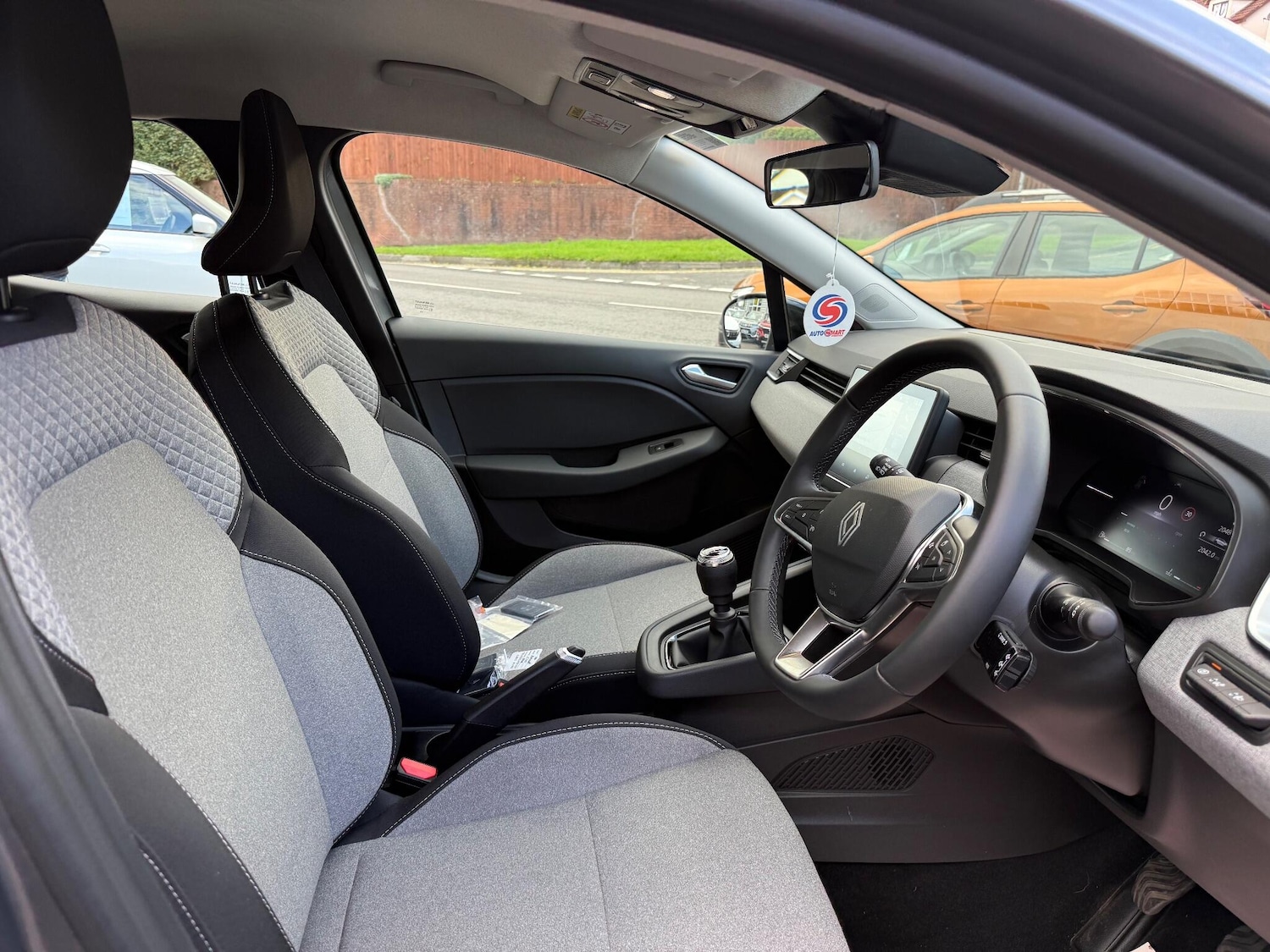 Used Renault Clio 2025 for sale - 76388526: Photo 12