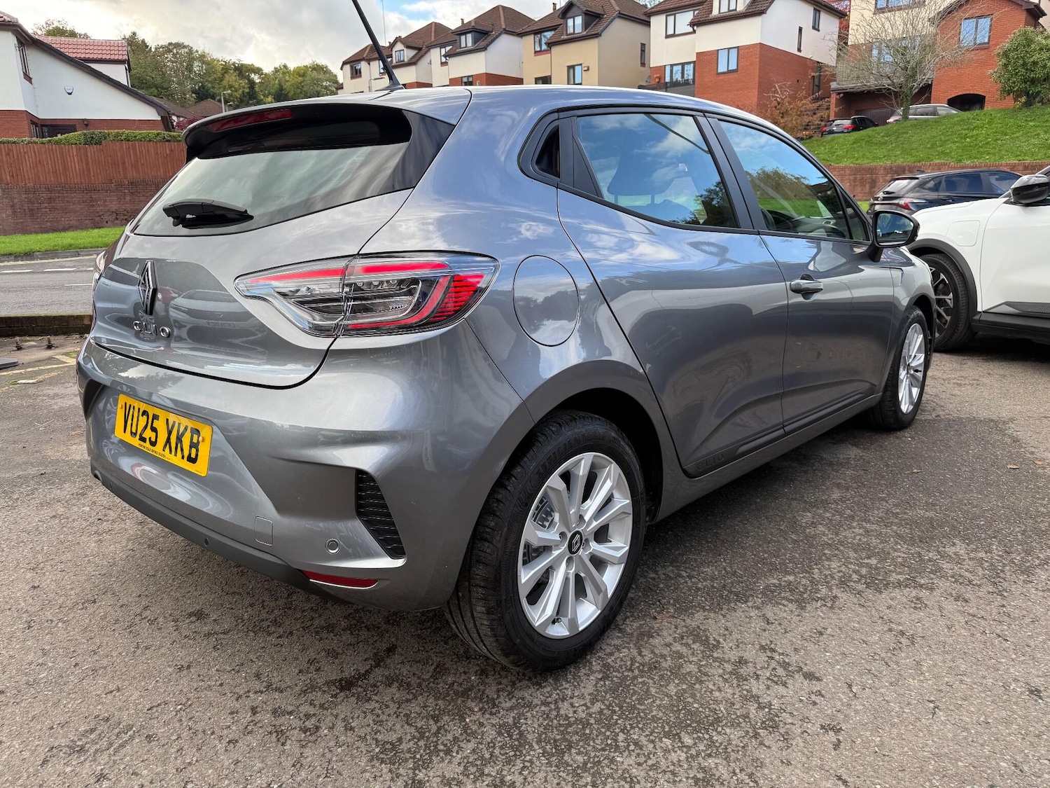 Used Renault Clio 2025 for sale - 76388526: Photo 9