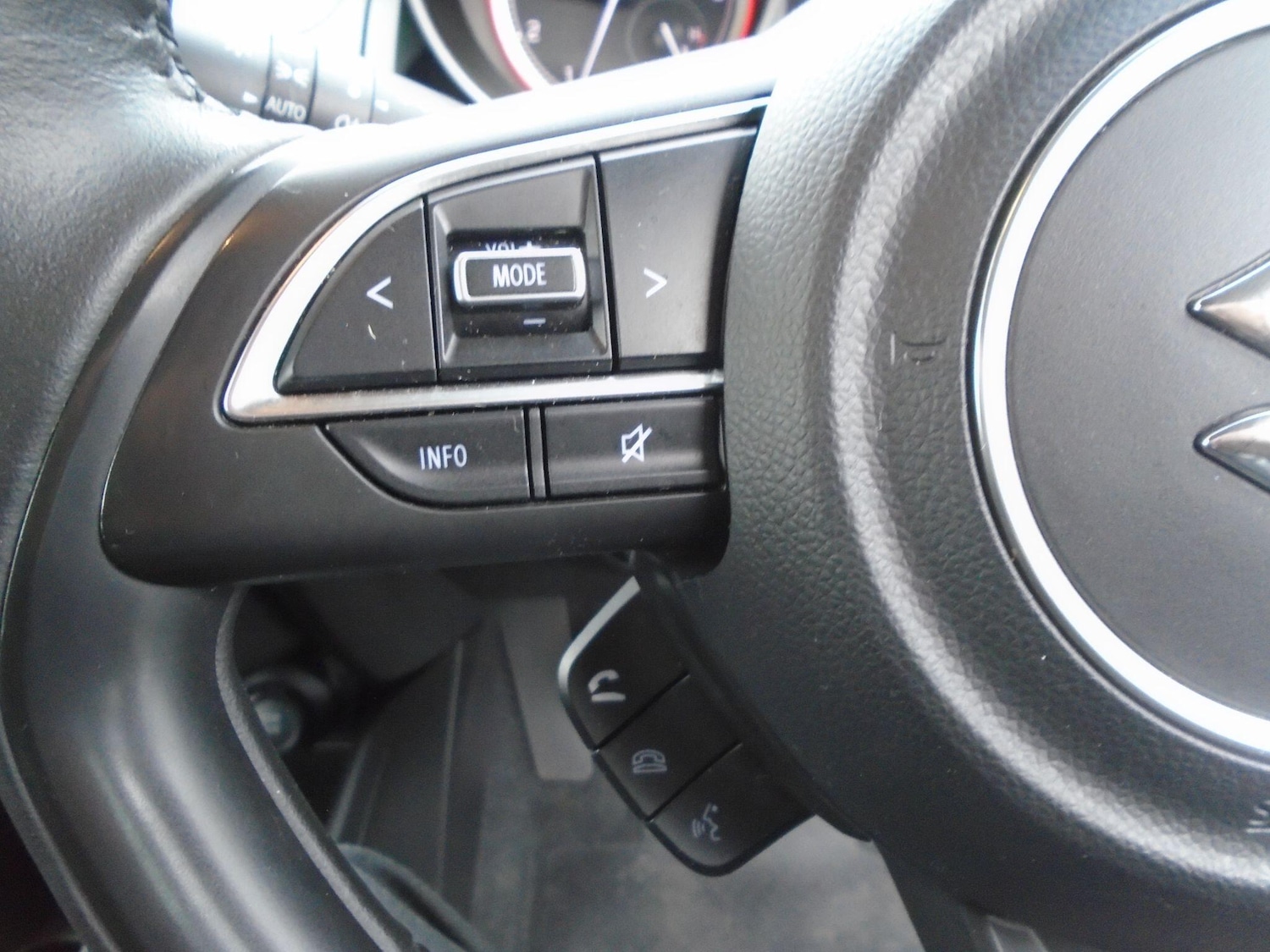 Used Suzuki Swift 2023 for sale - 77029902: Photo 34