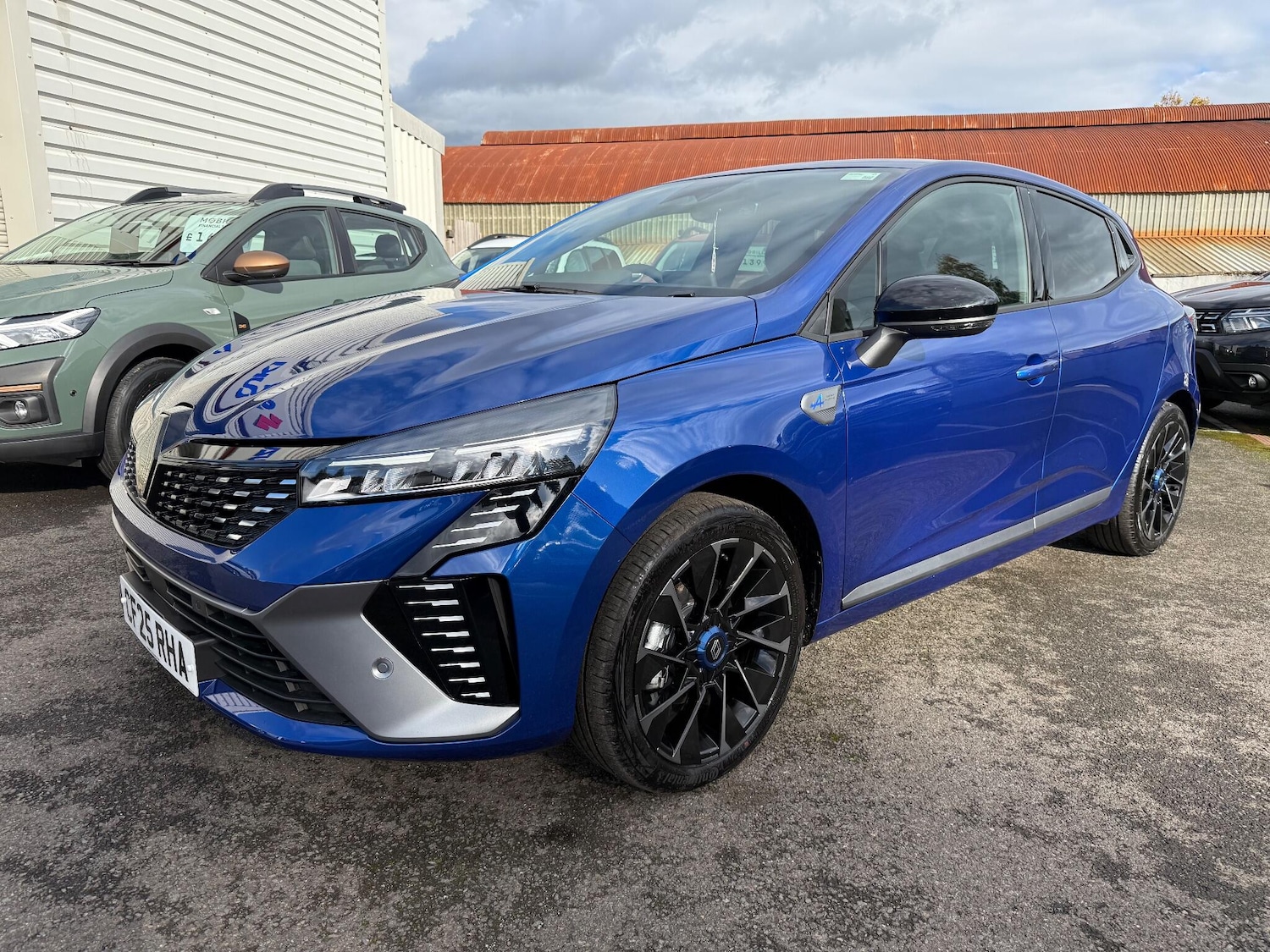 Used Renault Clio 2025 for sale - 76645223: Photo 3