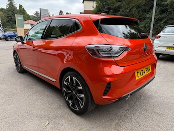 Used Renault Clio 2024 for sale - 76644995: Photo