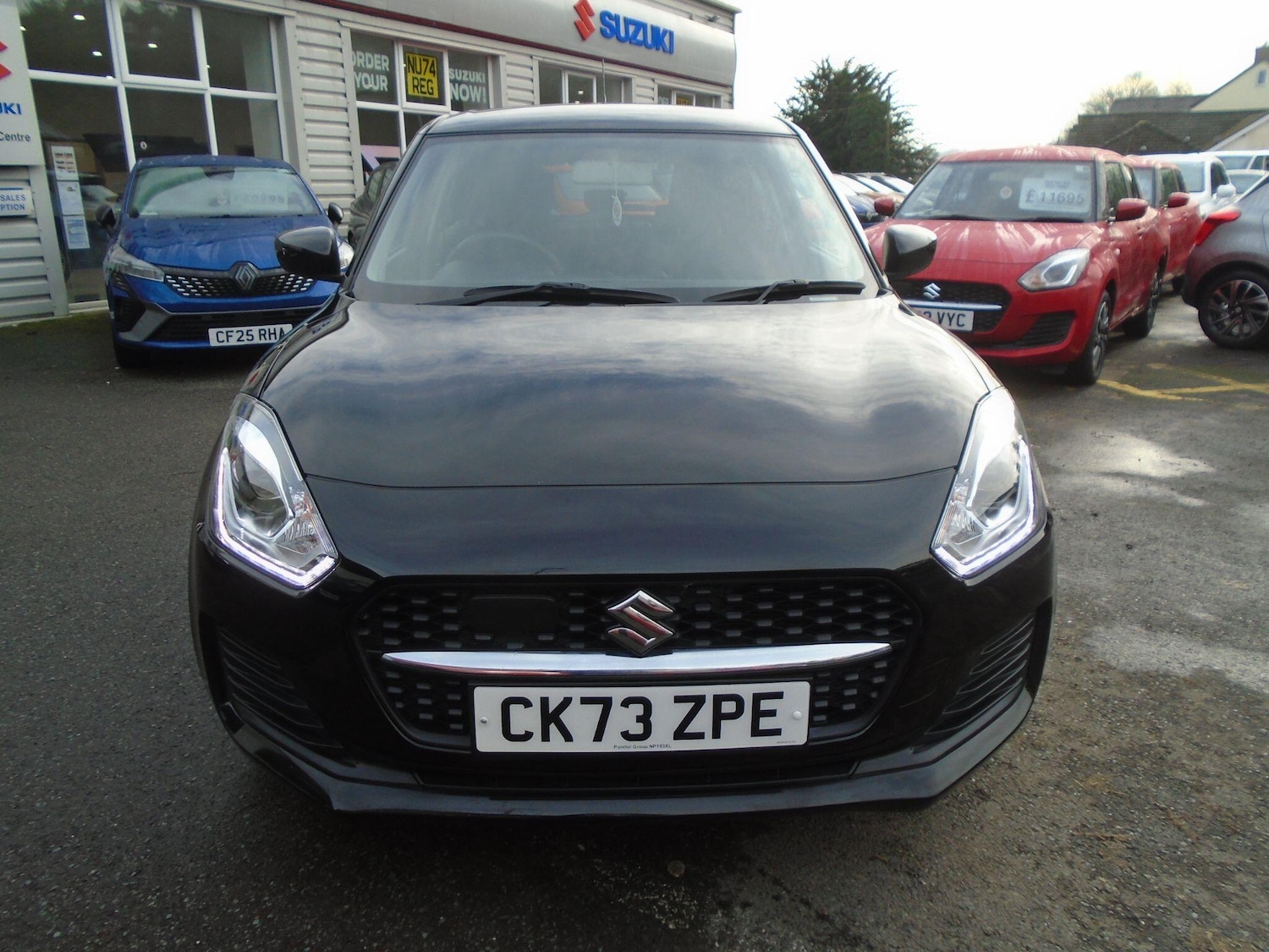 Used Suzuki Swift 2023 for sale - 77203235: Photo 2