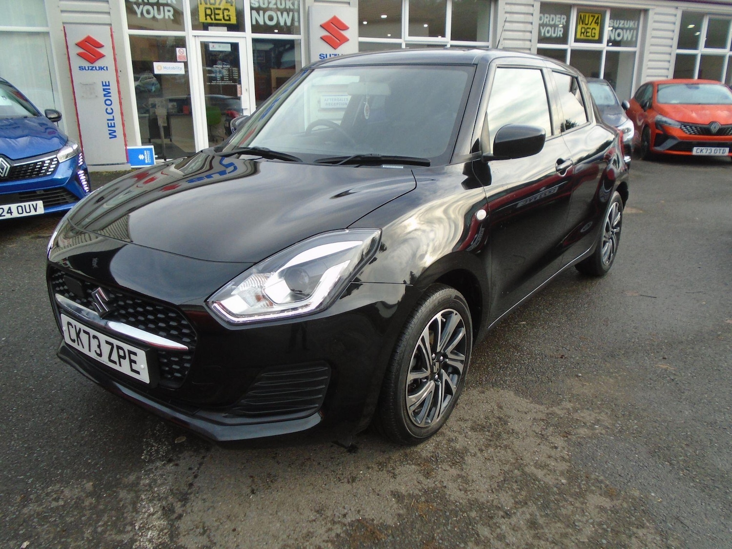 Used Suzuki Swift 2023 for sale - 77203235: Photo 3