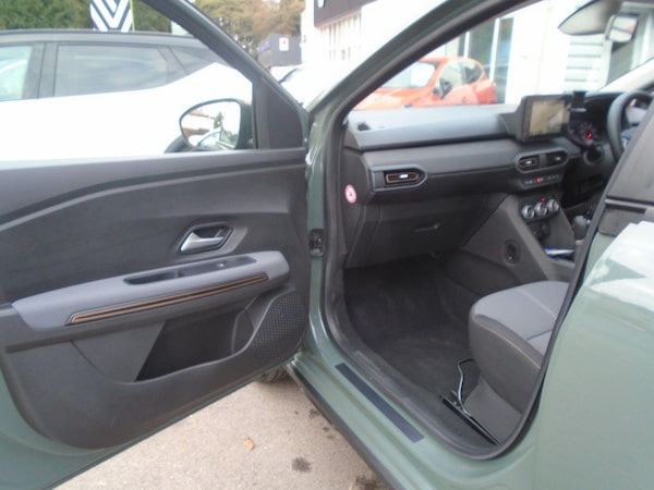 Used Dacia Sandero Stepway 2023 for sale - 76306858: Photo 28