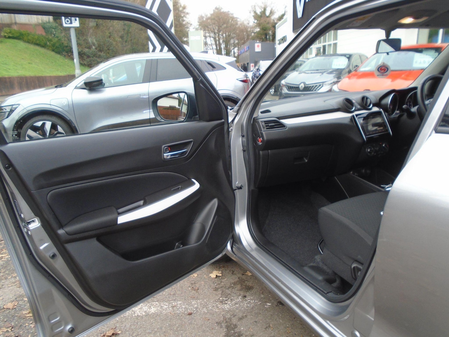 Used Suzuki Swift 2023 for sale - 76714903: Photo 23