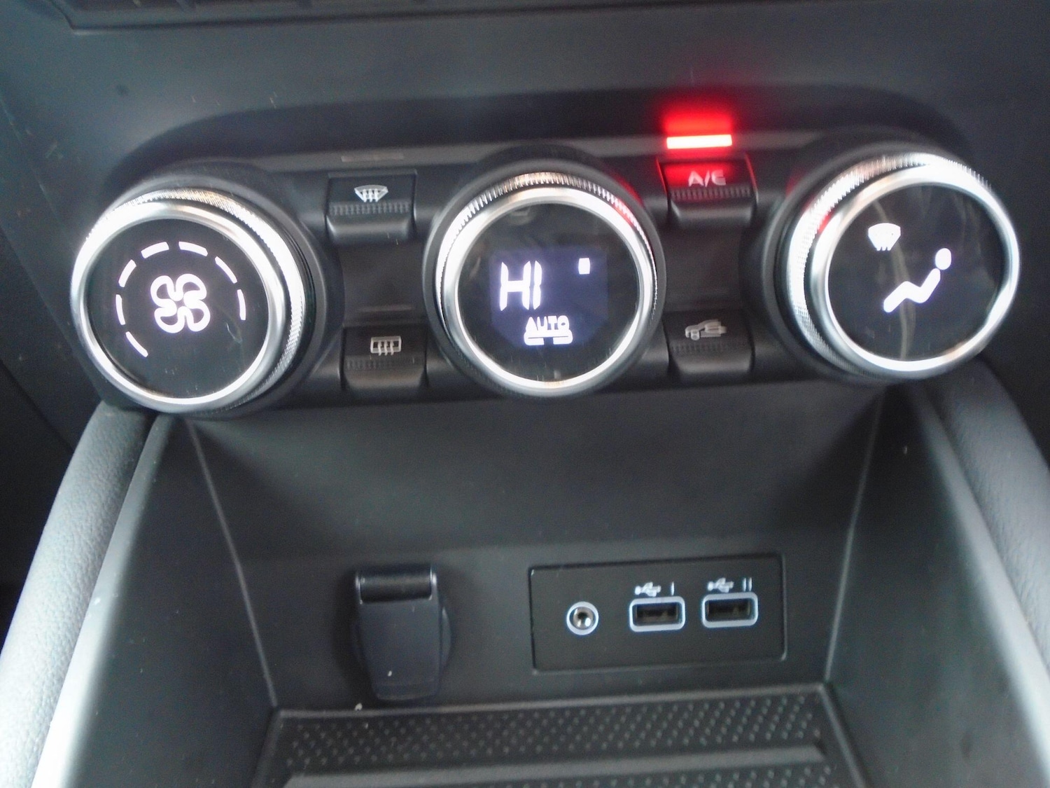 Used Renault Captur 2023 for sale - 76645280: Photo 49