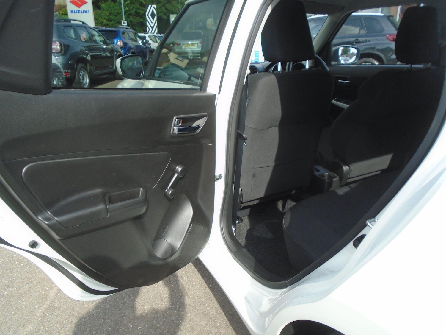Used Suzuki Swift 2020 for sale - 76100985: Photo 27