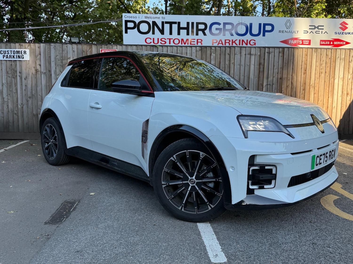Used Renault 5 E-Tech electric 2025 for sale - 76100982: Photo 1