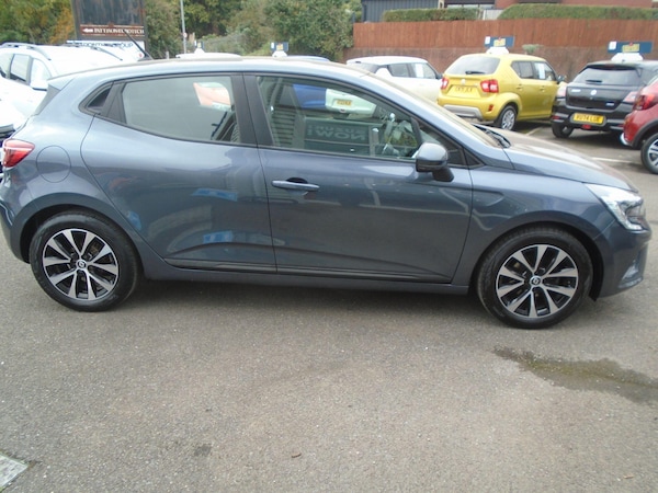 Used Renault Clio 2022 for sale - 76327136: Photo 17