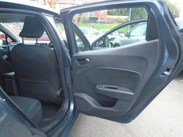 Used Renault Clio 2022 for sale - 76327136: Photo 23