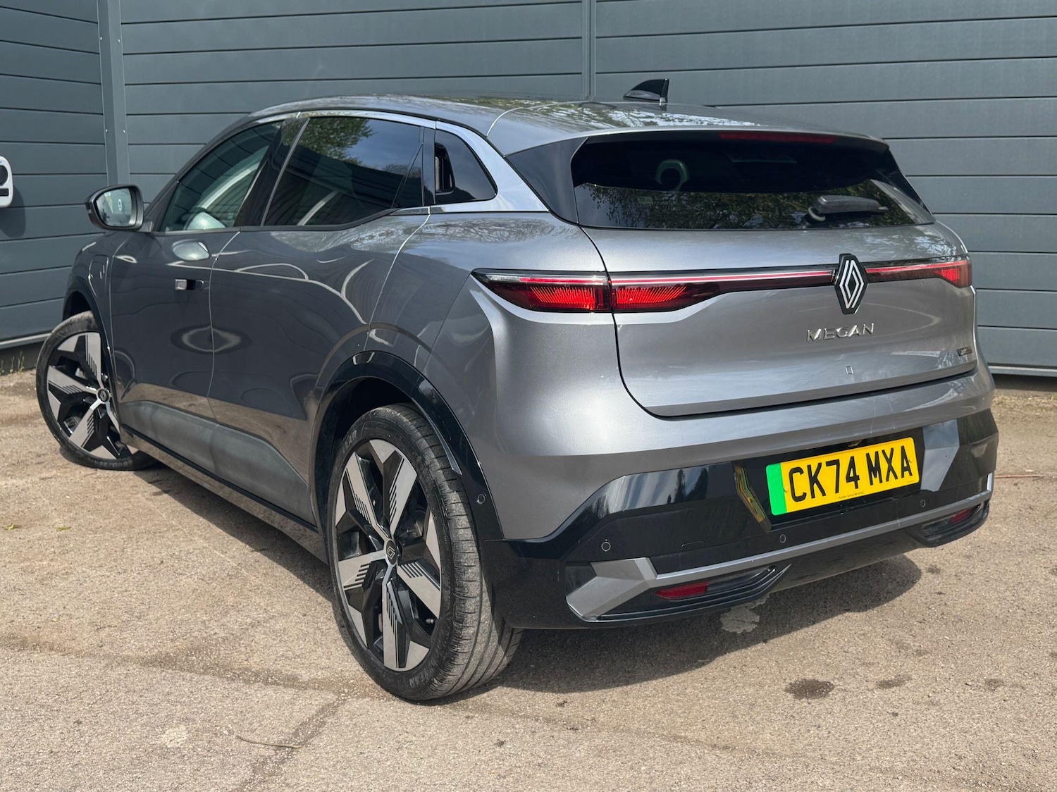 Used Renault Megane E Tech 2024 for sale - 76645098: Photo 3