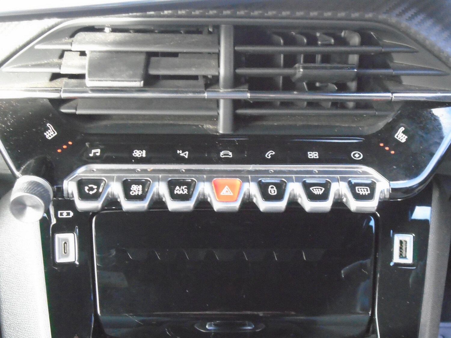 Used Peugeot 208 2020 for sale - 76899043: Photo 37