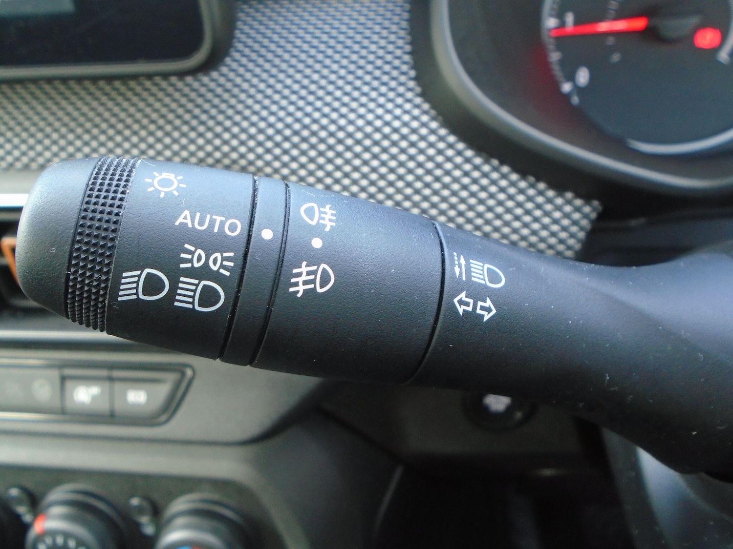 Used Dacia Sandero Stepway for sale - 77683052: Photo 42