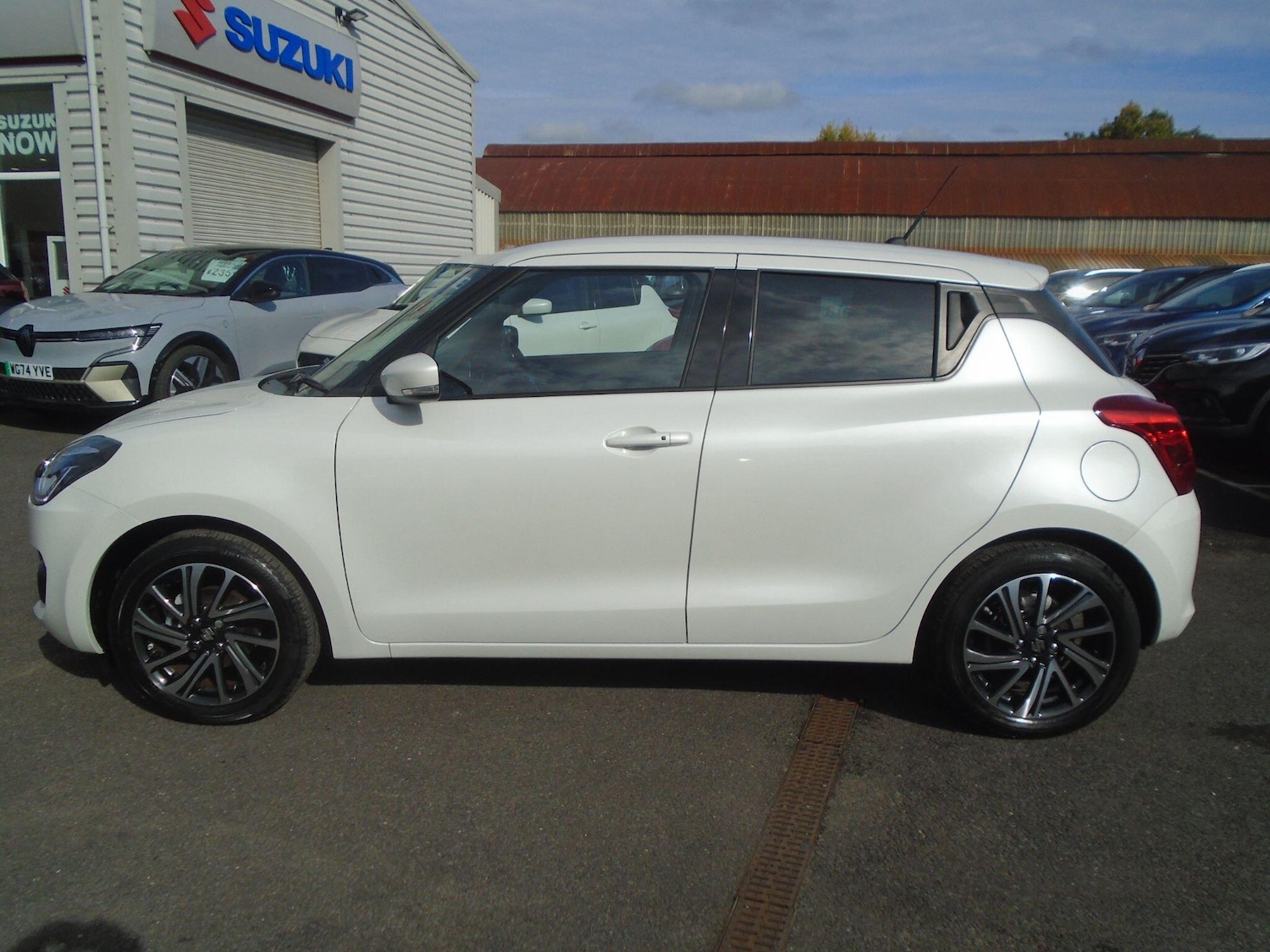 Used Suzuki Swift 2023 for sale - 76136079: Photo 4