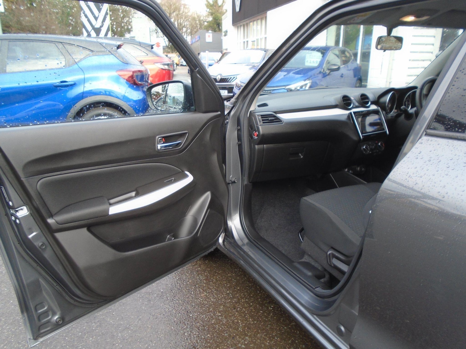 Used Suzuki Swift 2024 for sale - 77612359: Photo 23