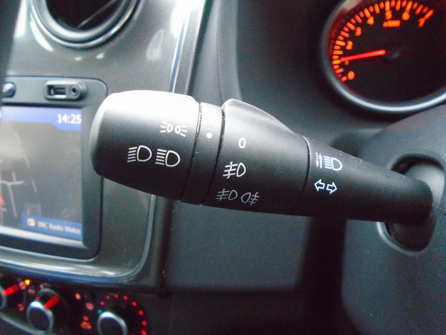 Used Dacia Sandero Stepway for sale - 77598386: Photo 38