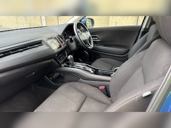 Used Honda HR-V 2018 for sale - 76104236: Photo 2