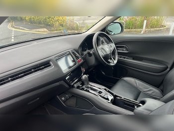 Used Honda HR-V 2018 for sale - 76161414: Photo