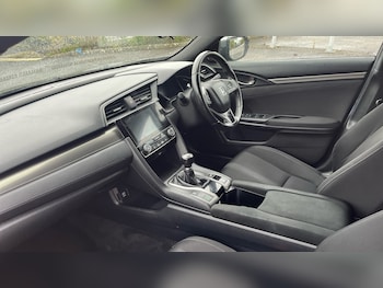 Used Honda Civic 2018 for sale - 76037825: Photo