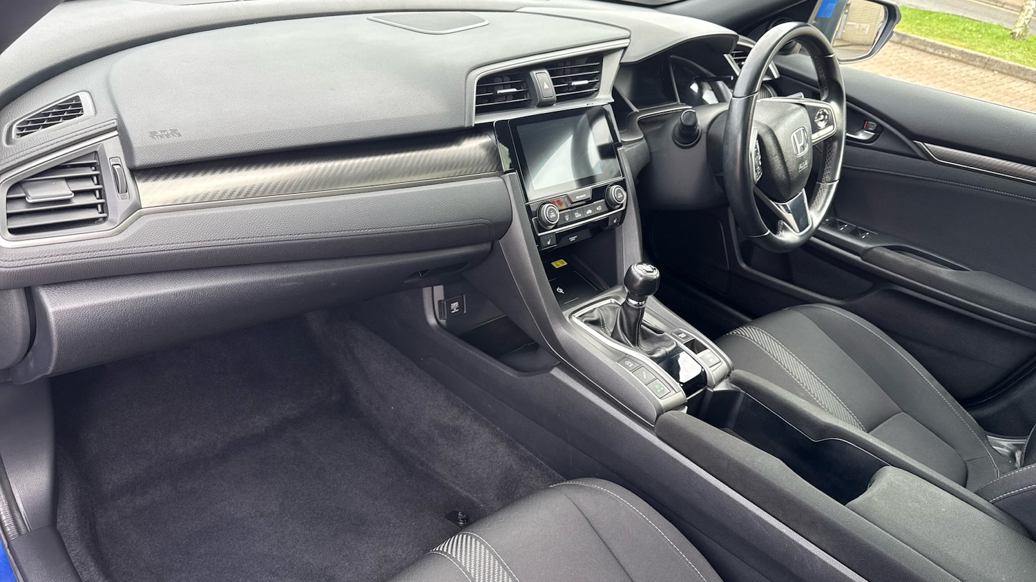 Used Honda Civic 2018 for sale - 77300421: Photo 2