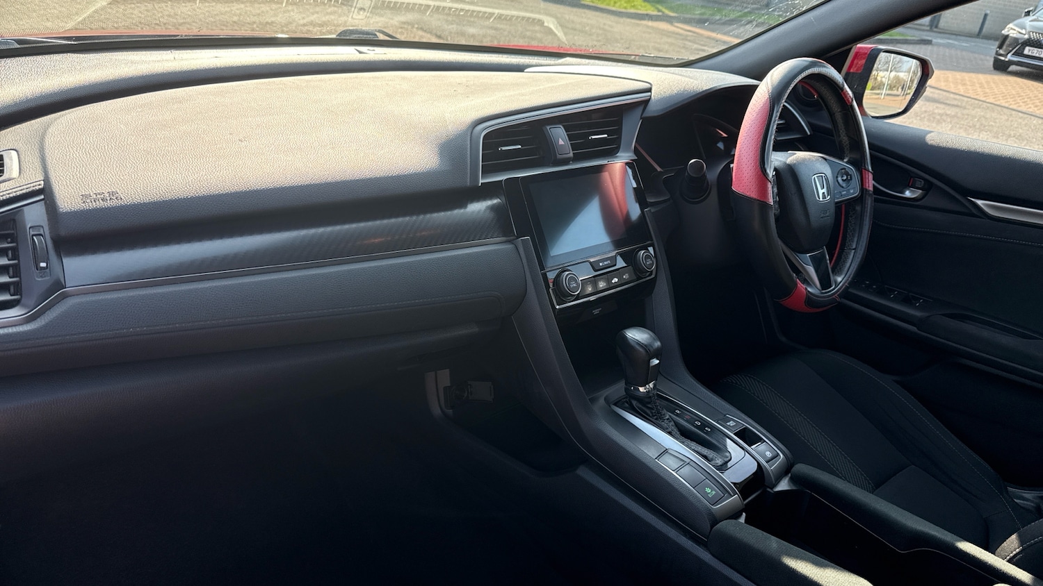 Used Honda Civic 2018 for sale - 77592081: Photo 2