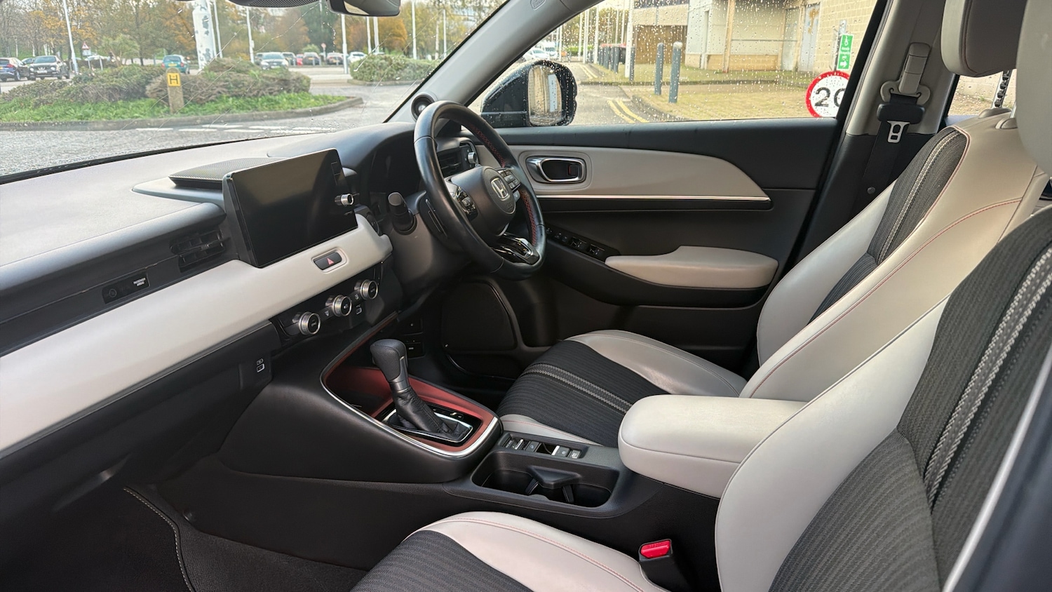 Used Honda HR-V 2022 for sale - 77210160: Photo 2