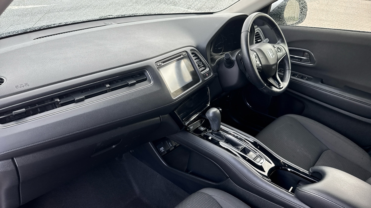 Used Honda HR-V 2018 for sale - 76894561: Photo 2