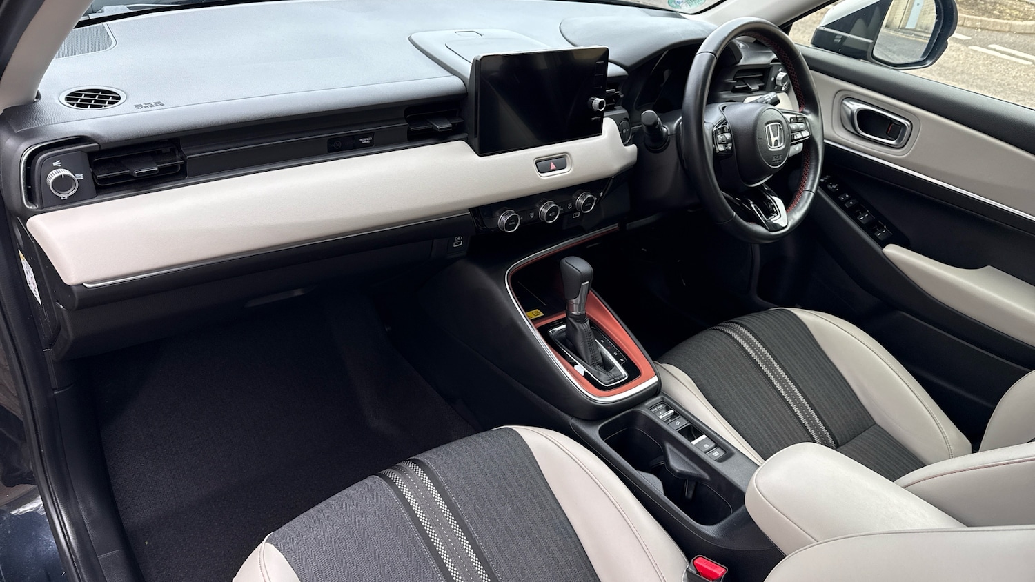 Used Honda HR-V 2023 for sale - 76766226: Photo 2