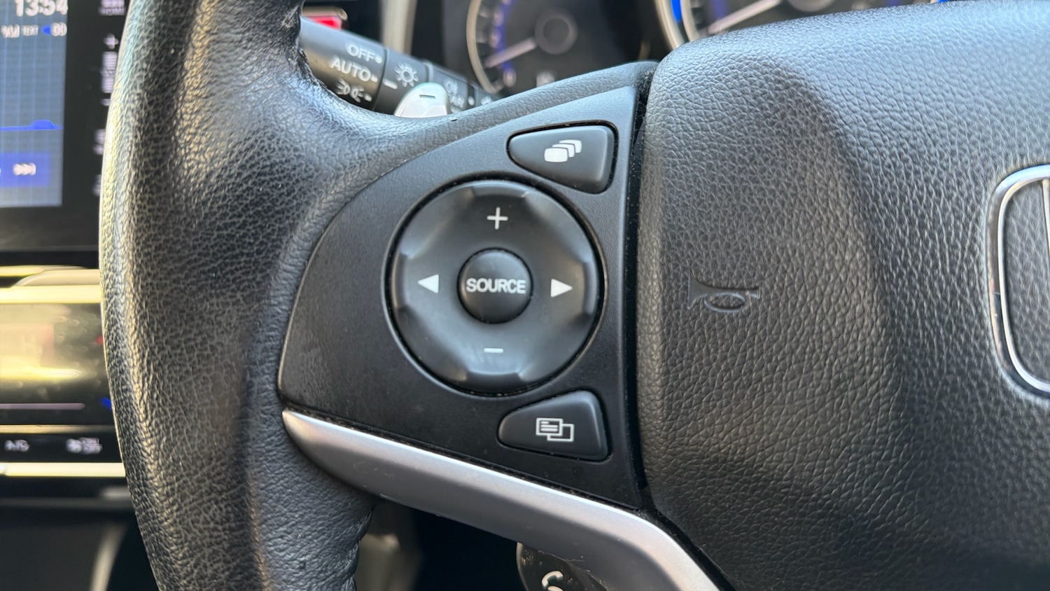 Used Honda Jazz 2015 for sale - 77210201: Photo 21