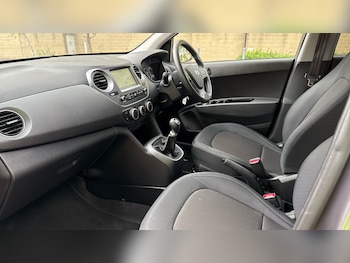 Used Hyundai i10 2019 for sale - 75558731: Photo