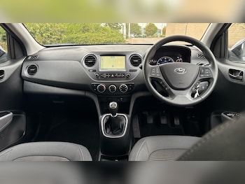 Used Hyundai i10 2019 for sale - 75558731: Photo