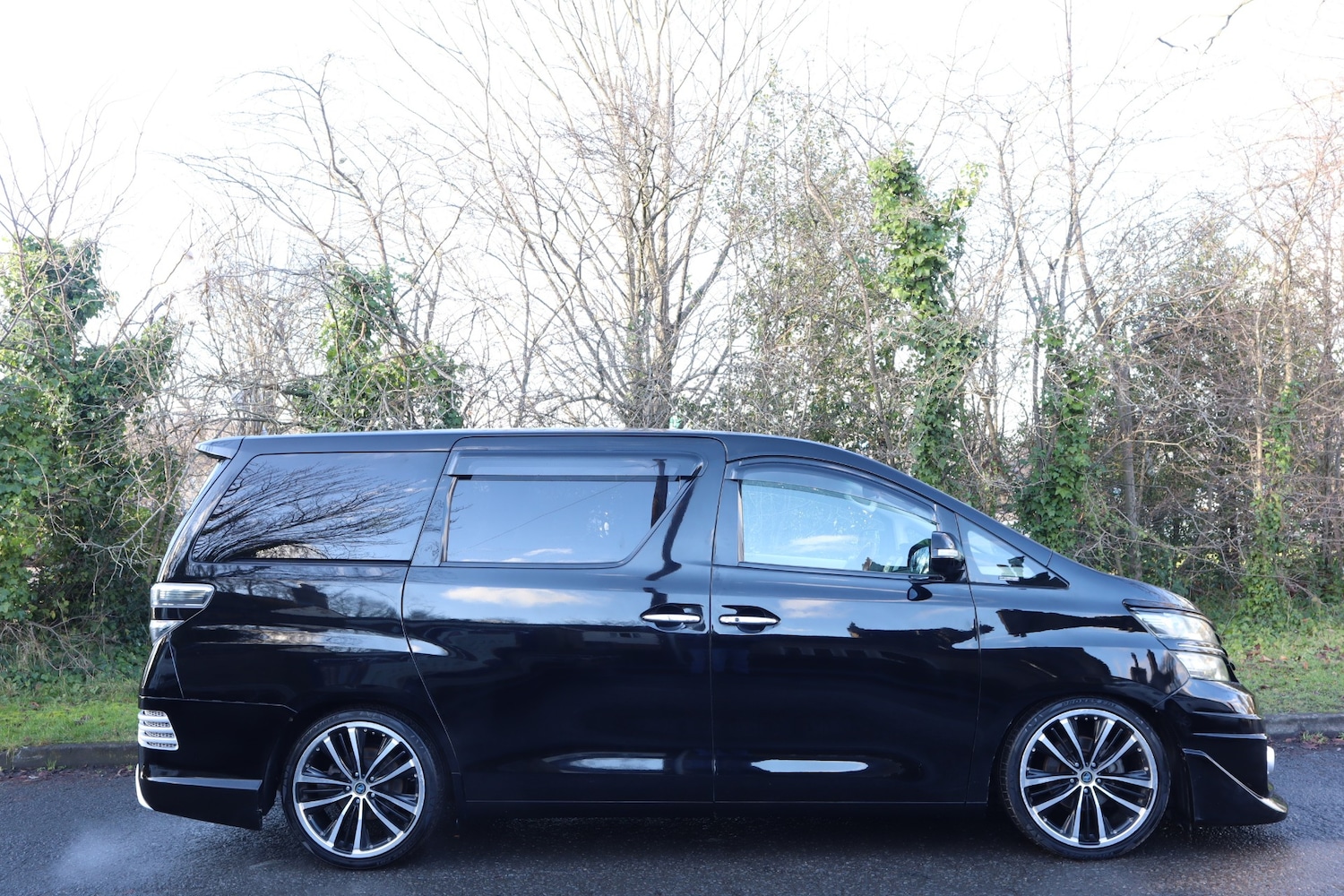 Used Toyota Vellfire 2010 for sale - 77241099: Photo 2