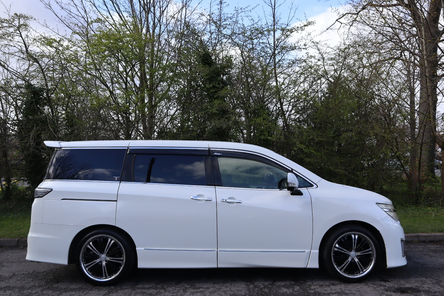 Used Nissan Elgrand 2014 for sale - 78101618: Photo 2