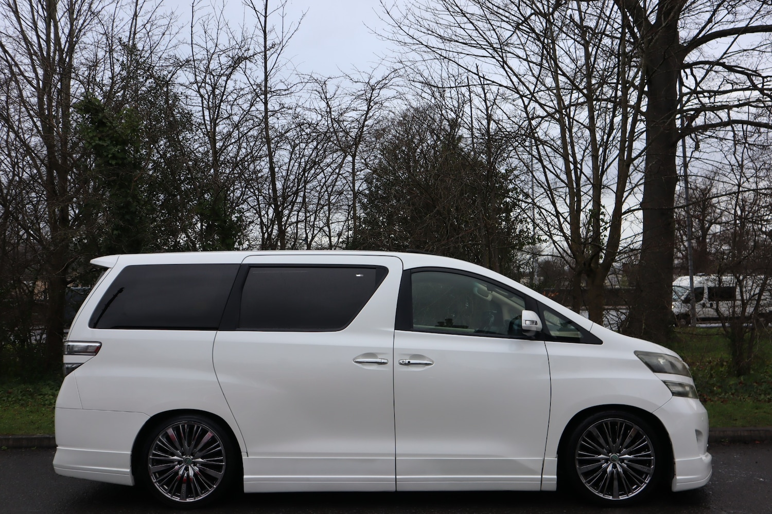 Used Toyota Vellfire 2011 for sale - 77696862: Photo 2