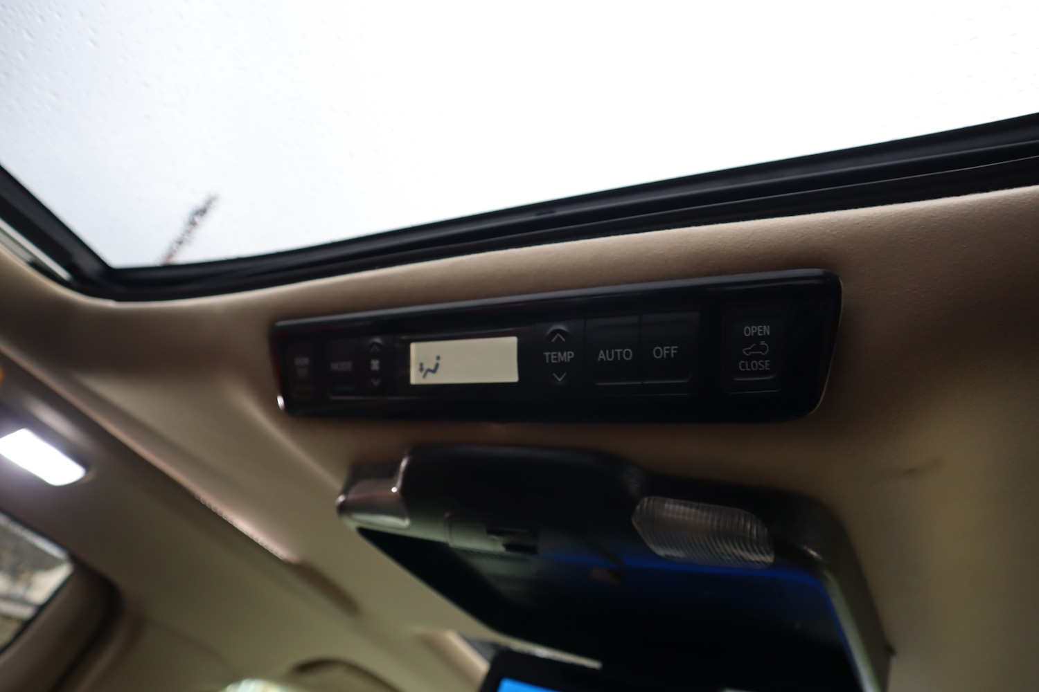 Used Toyota Vellfire 2011 for sale - 77696862: Photo 21