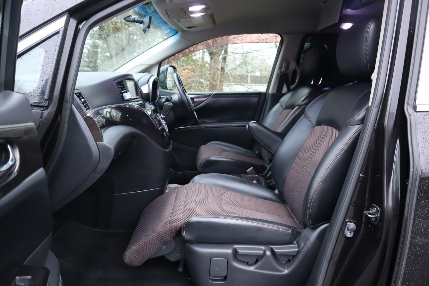 Used Nissan Elgrand 2011 for sale - 77251500: Photo 13