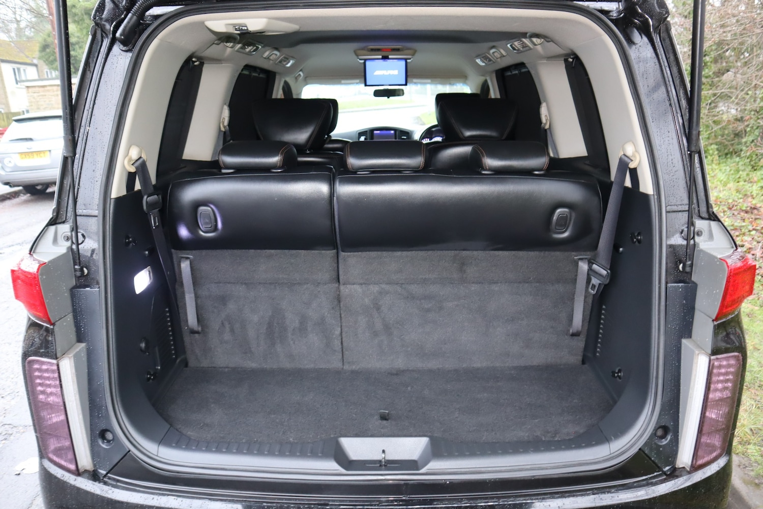 Used Nissan Elgrand 2011 for sale - 77251500: Photo 14