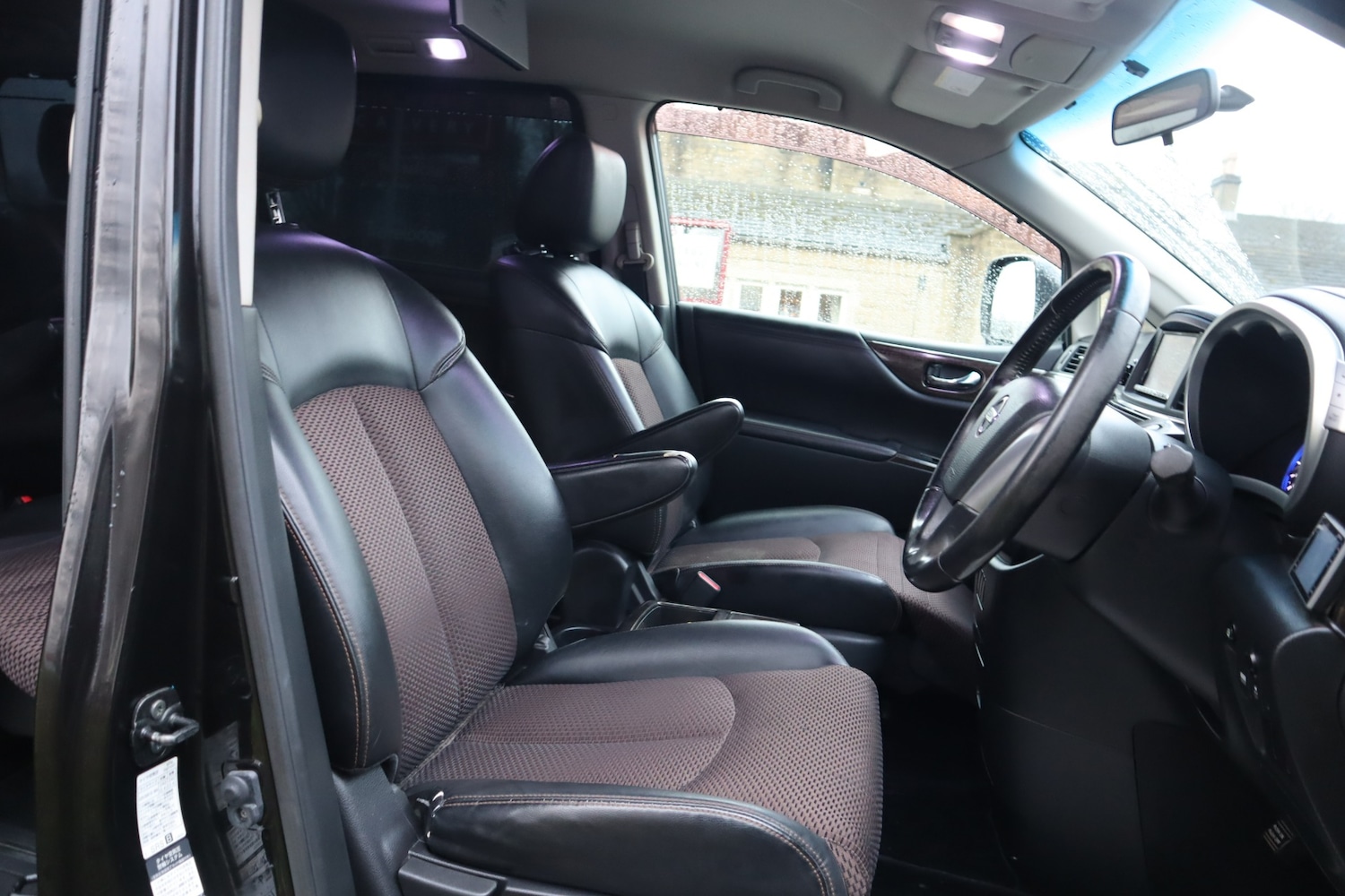 Used Nissan Elgrand 2011 for sale - 77251500: Photo 9