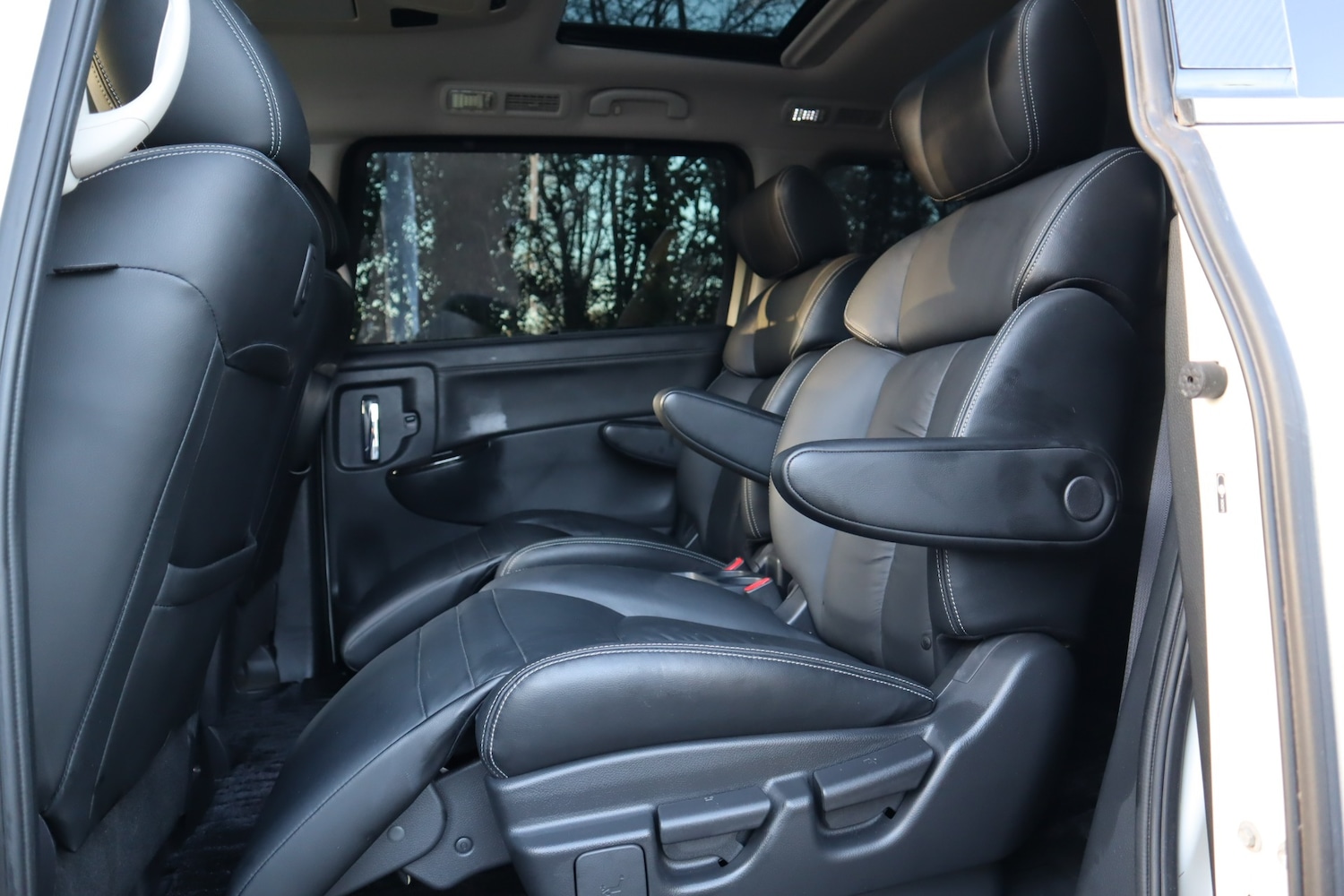 Used Nissan Elgrand 2011 for sale - 77165621: Photo 12