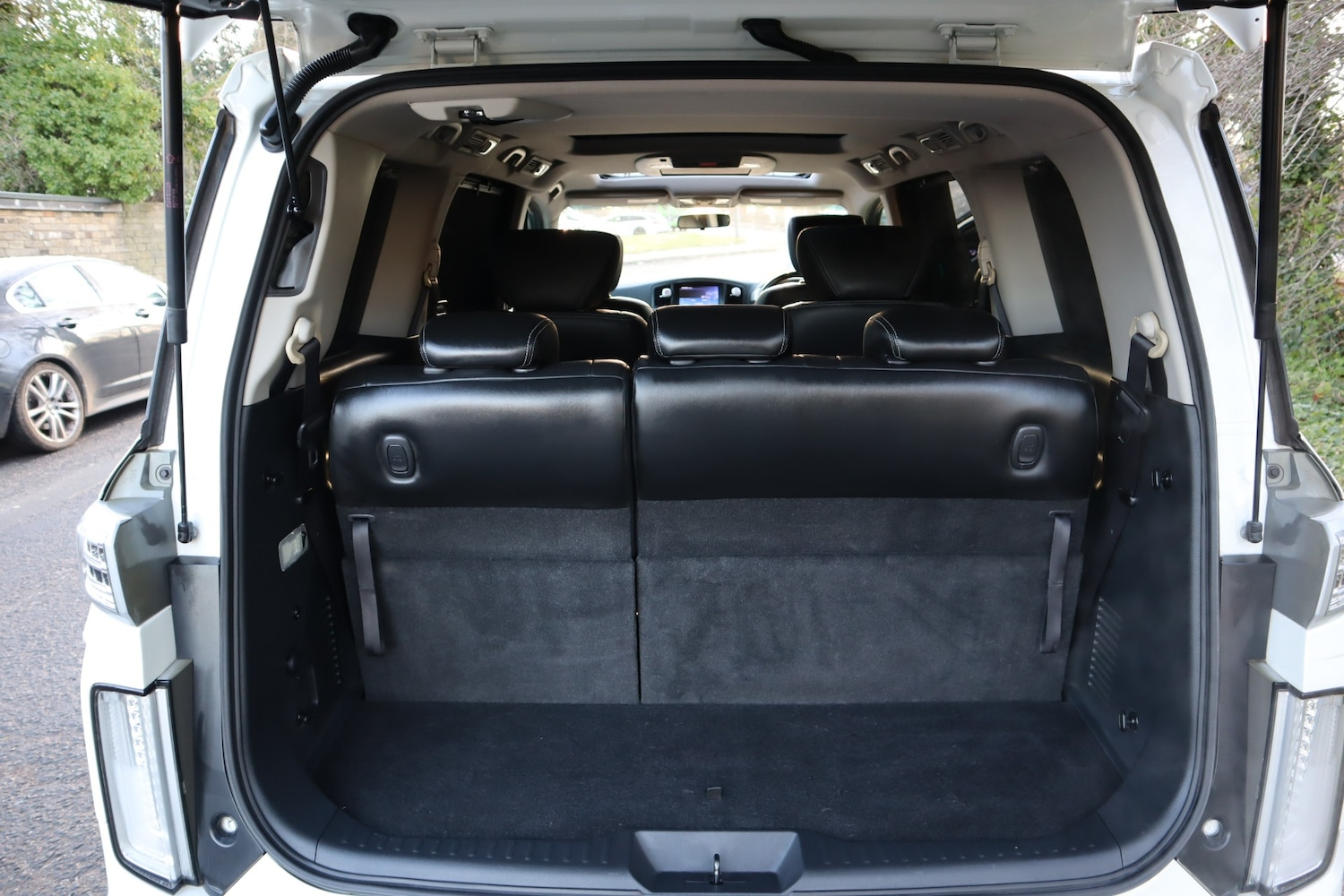 Used Nissan Elgrand 2011 for sale - 77165621: Photo 14