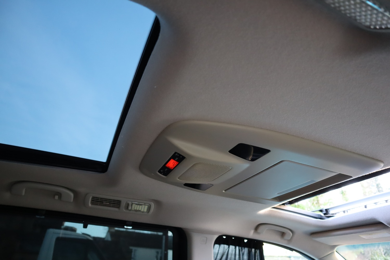 Used Nissan Elgrand 2011 for sale - 77165621: Photo 22