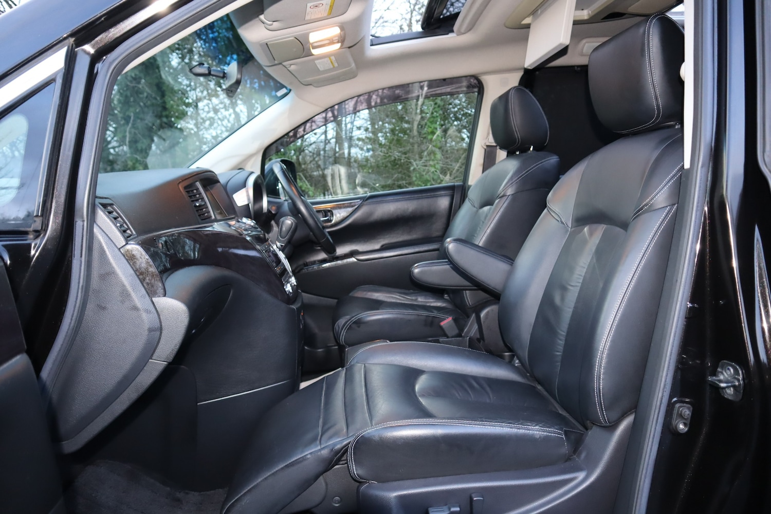 Used Nissan Elgrand 2010 for sale - 77156813: Photo 13