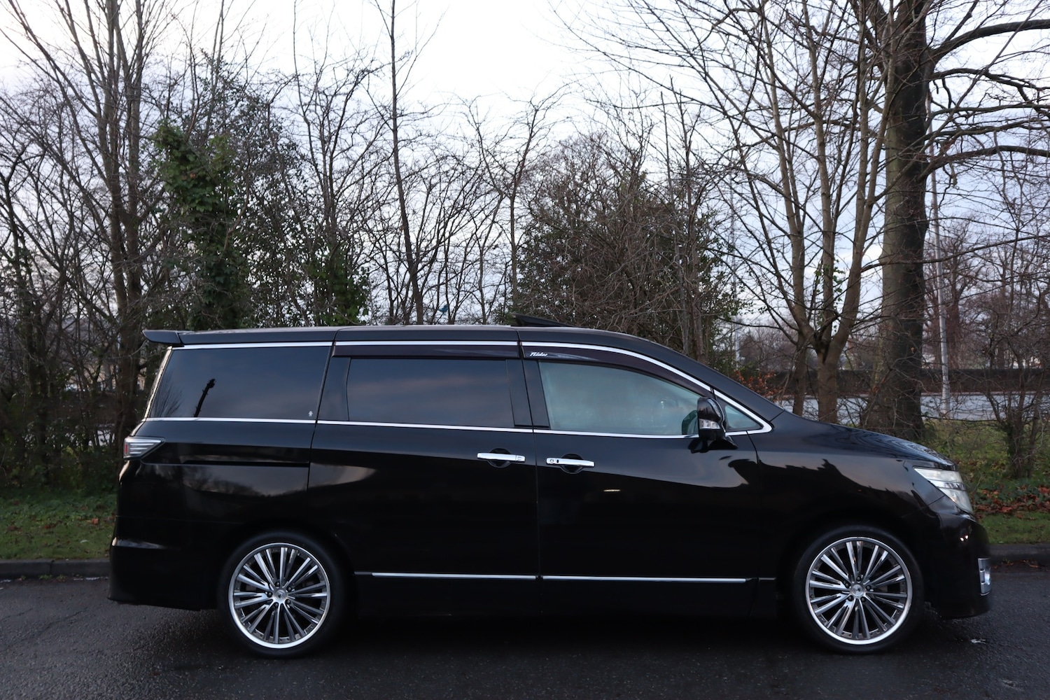 Used Nissan Elgrand 2010 for sale - 77156813: Photo 2